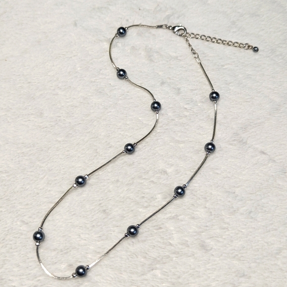 Vintage 80's Silvertone and Faux Grey Pearl Choker Necklace and Earring Set - Picture 5 of 7